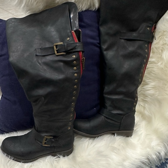 Edgy steampunk knee high boots. Very unique and very comfortable. - Picture 7 of 7